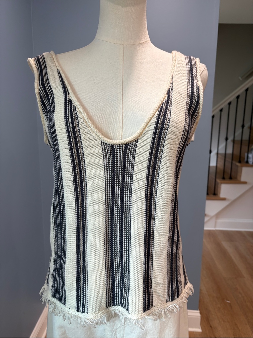 Juniper Blu Striped Knit Tank Top XS Cream Navy 100% Cotton Fringe Hem